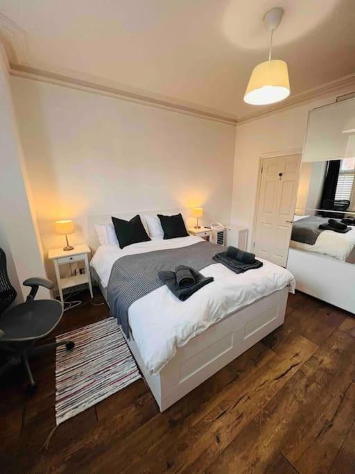 Lovely 2 Bedroom Ground Floor Flat With Garden. London Bagian luar foto
