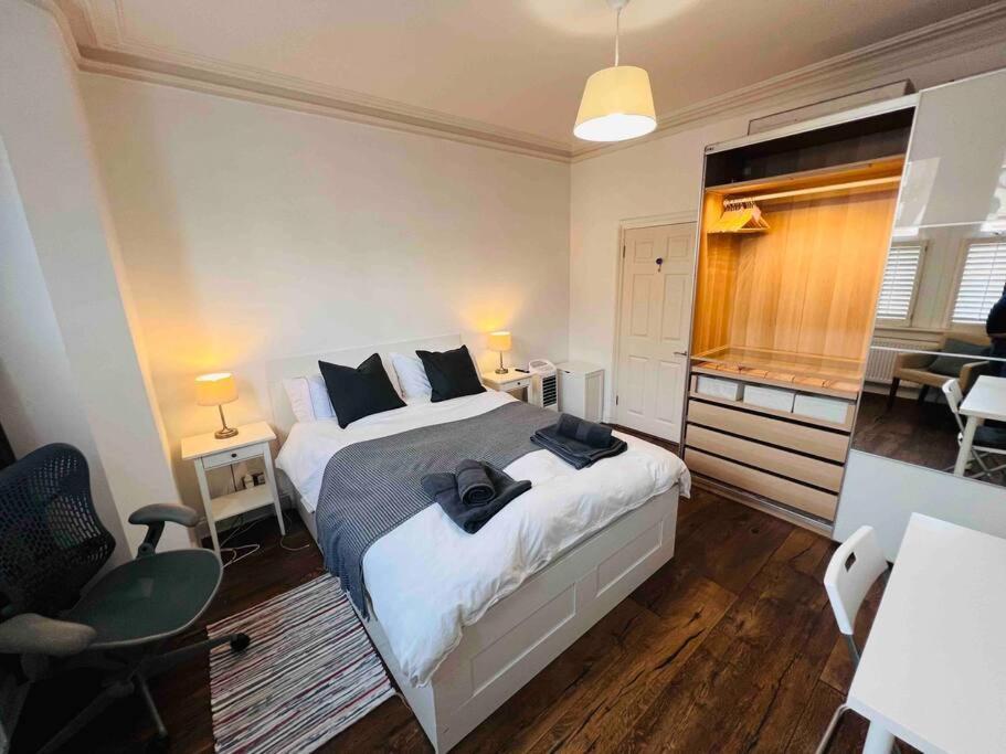 Lovely 2 Bedroom Ground Floor Flat With Garden. London Bagian luar foto