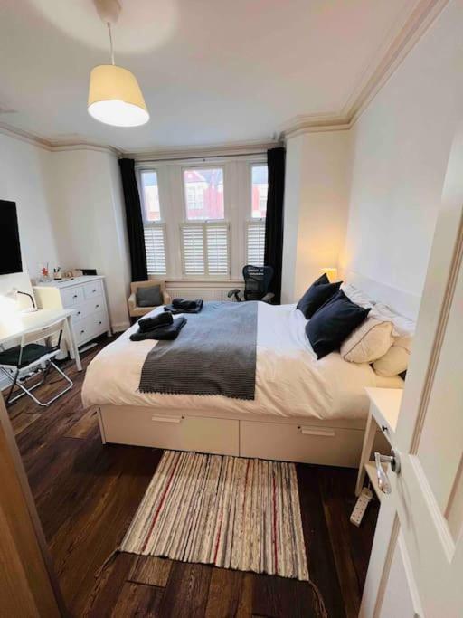 Lovely 2 Bedroom Ground Floor Flat With Garden. London Bagian luar foto