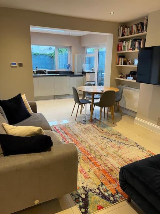 Lovely 2 Bedroom Ground Floor Flat With Garden. London Bagian luar foto