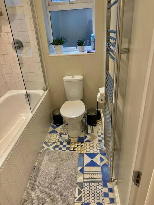 Lovely 2 Bedroom Ground Floor Flat With Garden. London Bagian luar foto