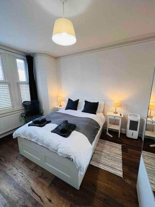 Lovely 2 Bedroom Ground Floor Flat With Garden. London Bagian luar foto