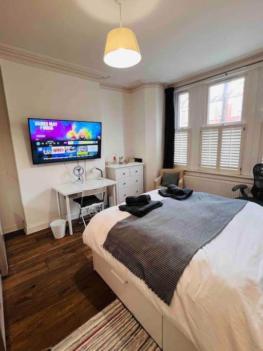 Lovely 2 Bedroom Ground Floor Flat With Garden. London Bagian luar foto