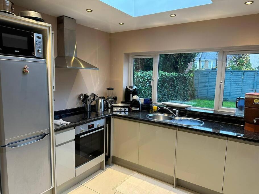 Lovely 2 Bedroom Ground Floor Flat With Garden. London Bagian luar foto