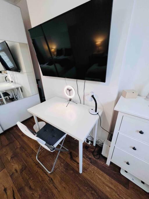 Lovely 2 Bedroom Ground Floor Flat With Garden. London Bagian luar foto