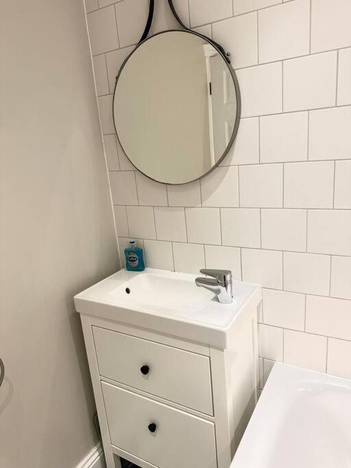 Lovely 2 Bedroom Ground Floor Flat With Garden. London Bagian luar foto