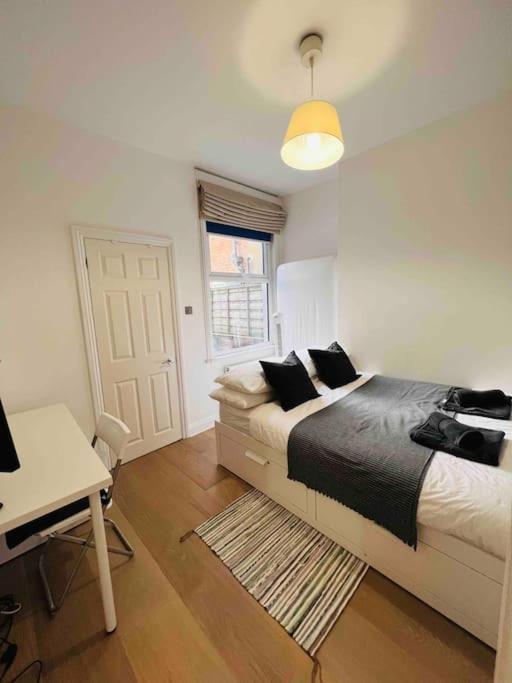 Lovely 2 Bedroom Ground Floor Flat With Garden. London Bagian luar foto