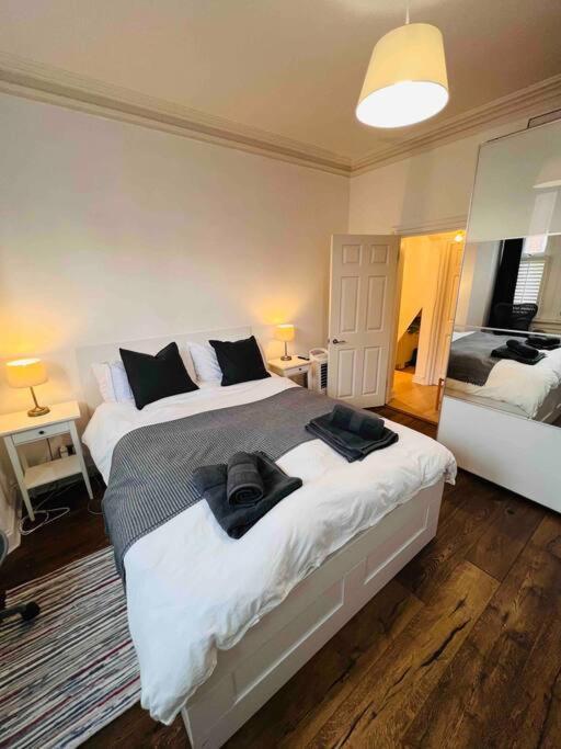 Lovely 2 Bedroom Ground Floor Flat With Garden. London Bagian luar foto