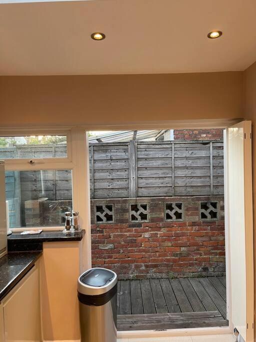 Lovely 2 Bedroom Ground Floor Flat With Garden. London Bagian luar foto