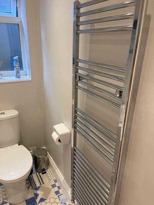 Lovely 2 Bedroom Ground Floor Flat With Garden. London Bagian luar foto