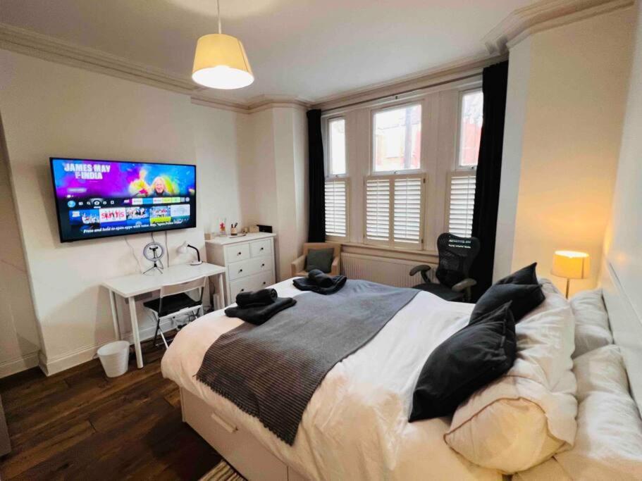 Lovely 2 Bedroom Ground Floor Flat With Garden. London Bagian luar foto
