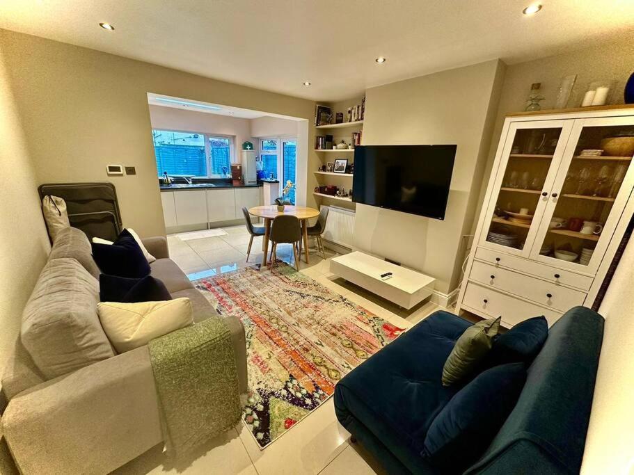 Lovely 2 Bedroom Ground Floor Flat With Garden. London Bagian luar foto