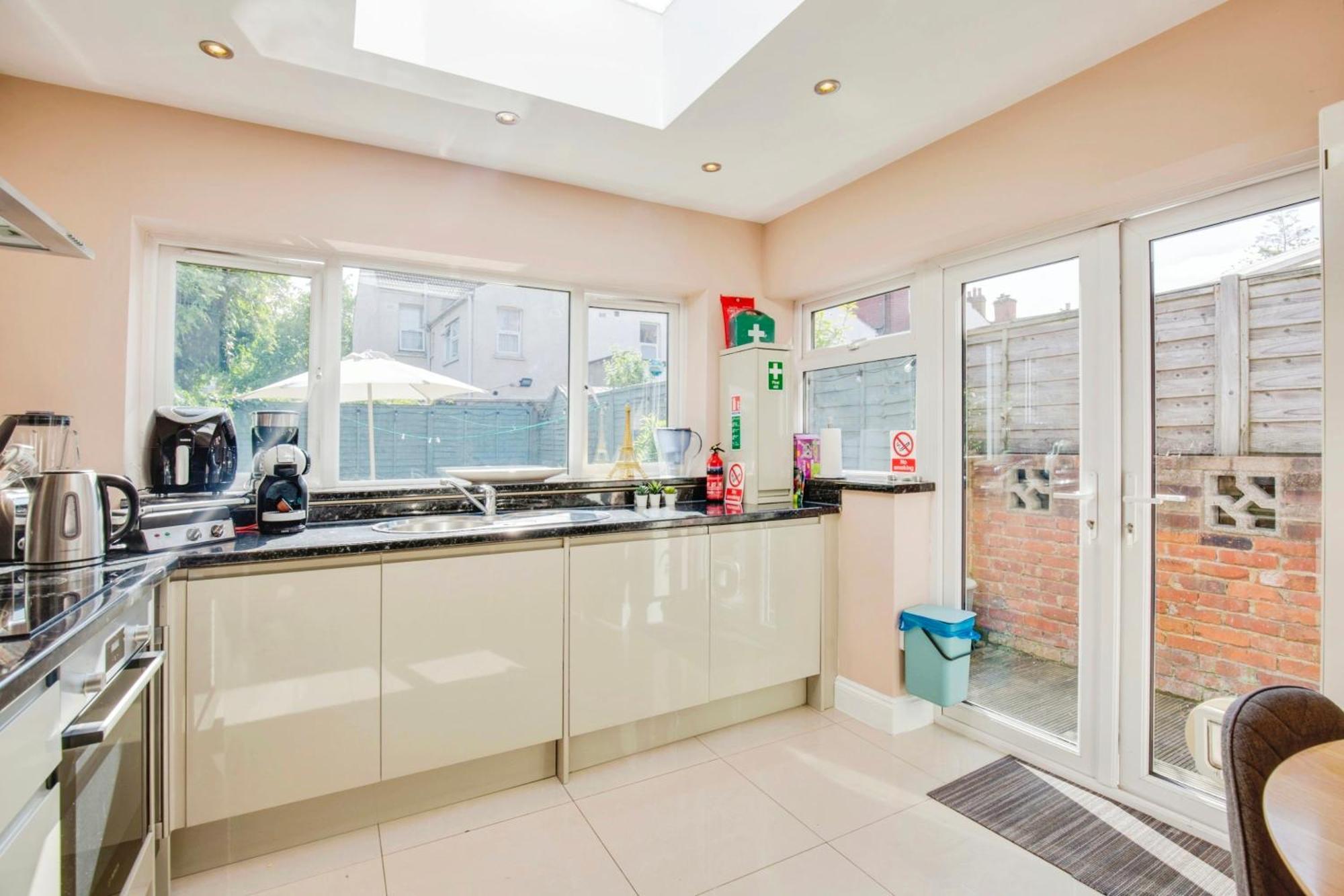 Lovely 2 Bedroom Ground Floor Flat With Garden. London Bagian luar foto