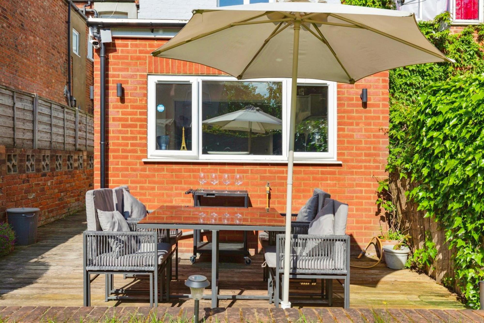 Lovely 2 Bedroom Ground Floor Flat With Garden. London Bagian luar foto